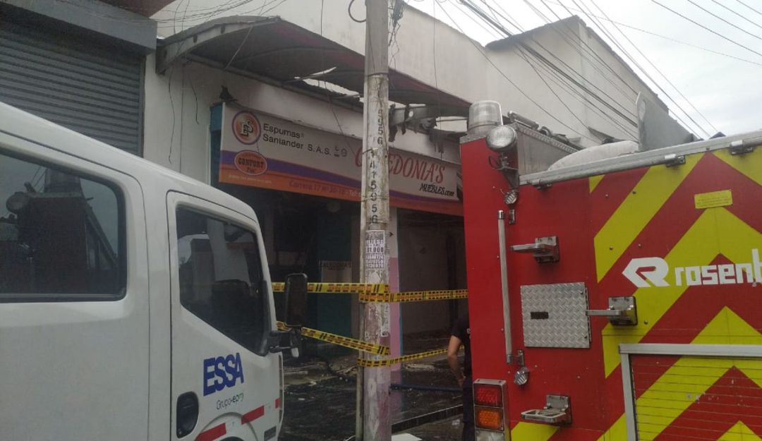 INCENDIO FABRICA COLCHONES MUEBLES BUCARAMANGA CENTRO PLAZA DE MERCADO: Mujer de 65 años muere en incendio