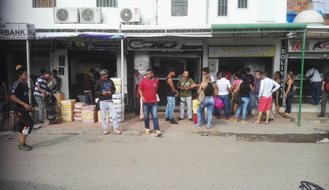 Cambio de moneda en la frontera de Colombia y Venezuela: En auge la venta y compra de Dólares en Cúcuta