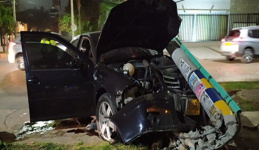 Un saldo de tres personas heridas dejó un accidente en el norte de Barranquilla donde al parecer el conductor no hizo un pare y chocó su vehículo. La prueba de alcolemia dio negativa