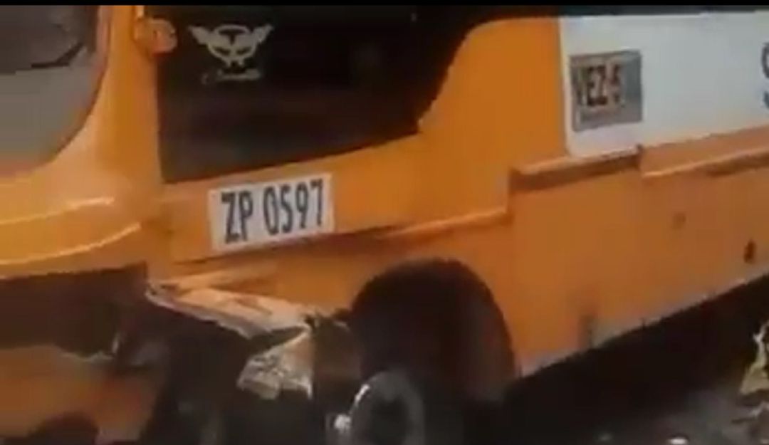 En videos: Así fue estrepitoso accidente de un bus y un taxi en Bogotá: En videos: Así fue estrepitoso accidente de un bus y un taxi en el sur