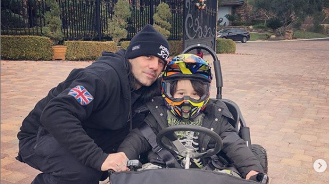 ¡Conmovedor! Criss Angel pública fotos con su hijo luego de quimioterapia