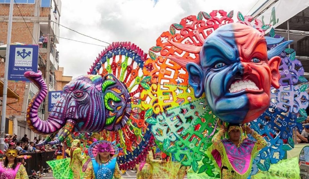 Carnaval de Blancos y Negros: Con la ofrenda a la Virgen de las Mercedes se abre el Carnaval