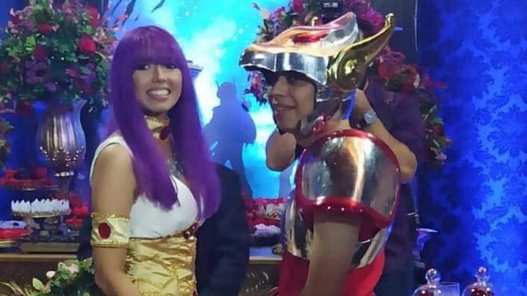 Pareja celebró su boda con curiosa temática de 'Caballeros del Zodiaco'