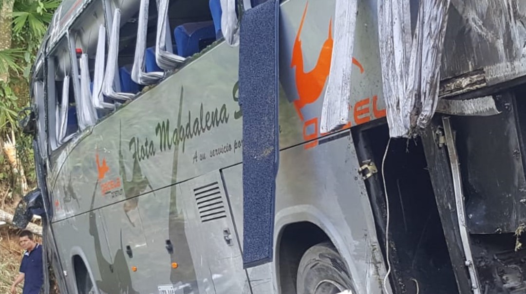 Hombre muerto fue hallado debajo del bus que se volcó en vías del Quindío