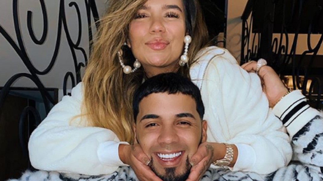 Yailin, novia de Anuel, expulsó a fan de concierto por parecerse a Karol G