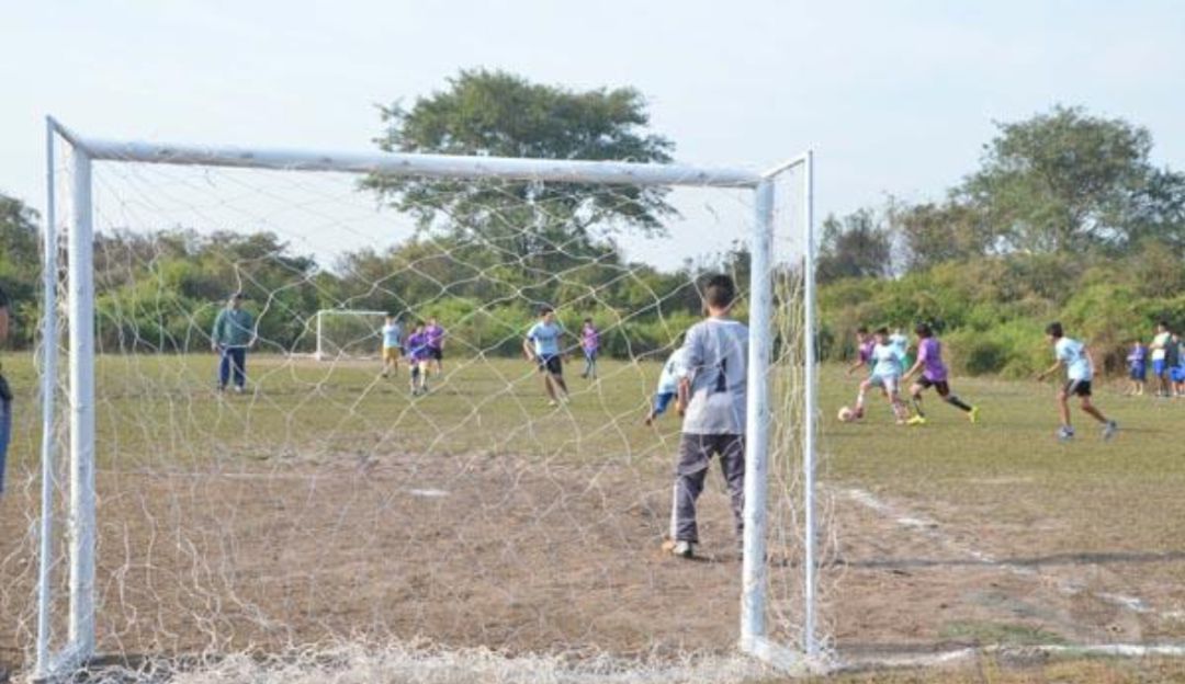 Menor murió por colgarse de una cancha: Se colgó a un arco de una cancha y murió