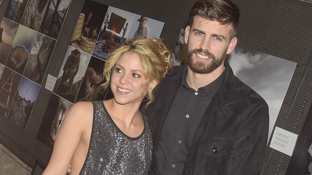 Indignación por pancarta de hinchas del PSG con insultos hacia Shakira