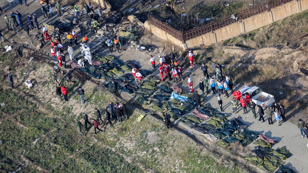 Trump dice que tiene "sospechas" sobre el accidente aéreo en Irán