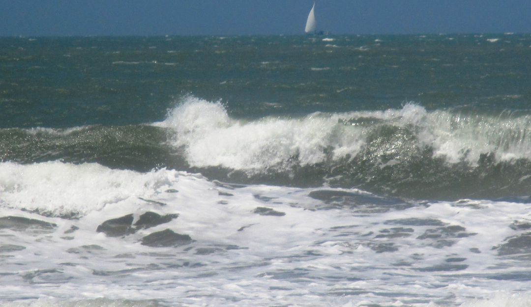 Condiciones adversas en el mar Caribe: Bandera amarilla en el mar de Cartagena por condiciones climáticas adversas