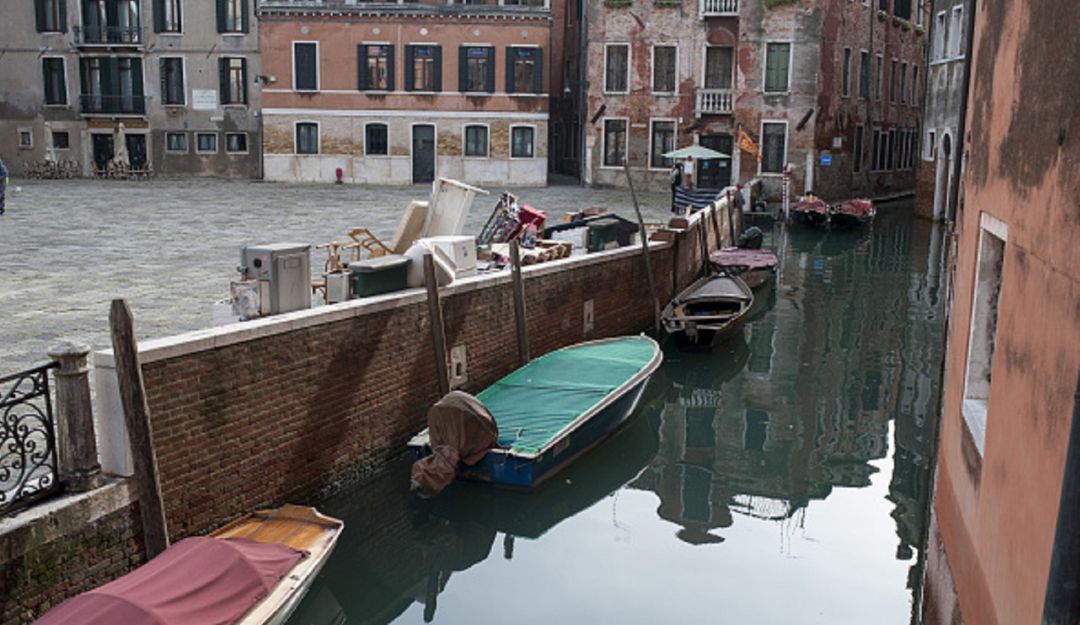 Canales de Venecia presentan una corriente baja de agua: Después de la “marea alta”, ahora los canales de Venecia no tienen agua