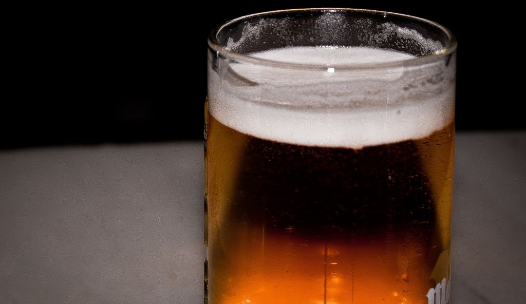 Australia cerveza incendios: Marina australiana entrega cerveza a ciudad sedienta por el intenso fuego