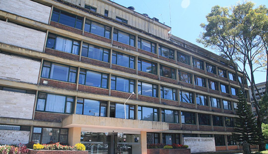 Polémica por propuesta de trasladar fuera de Bogotá algunos ministerios: Polémica por propuesta de trasladar fuera de Bogotá algunos ministerios