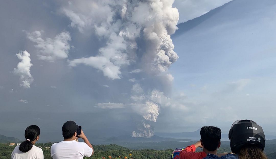 Alerta de erupción en Filipinas deja más de 20.000 personas evacuadas