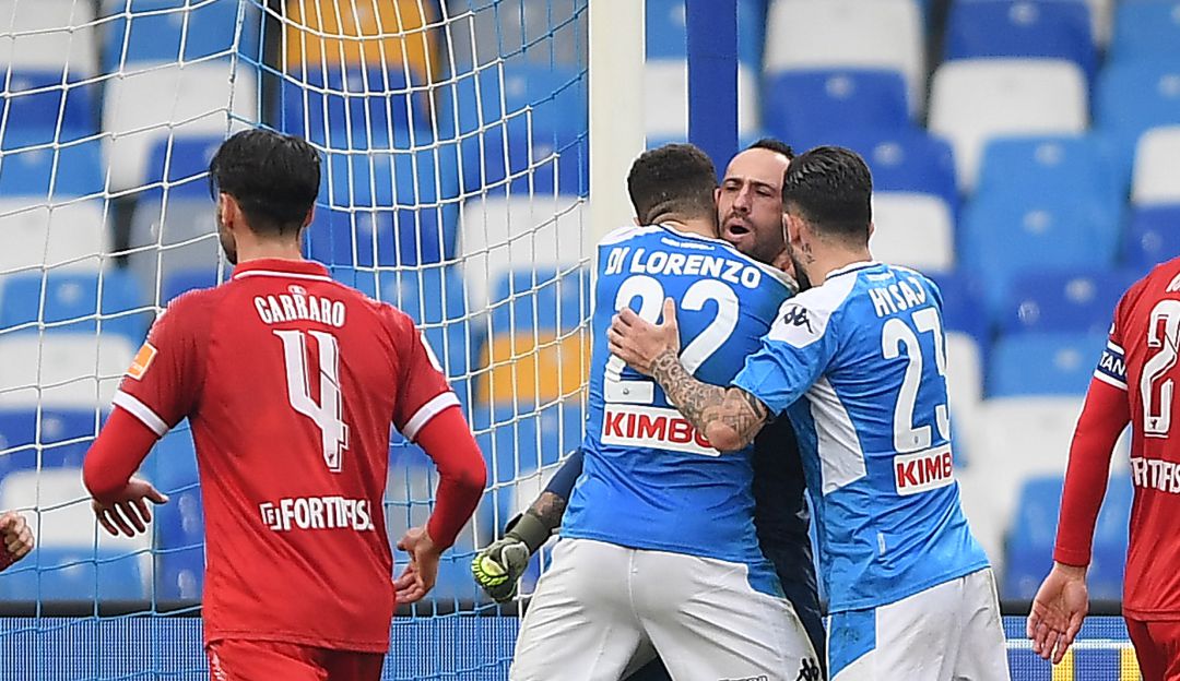 David Ospina titular Napoli en Copa Italia: De villano a héroe: David Ospina atajó penal con el Napoli en Copa Italia