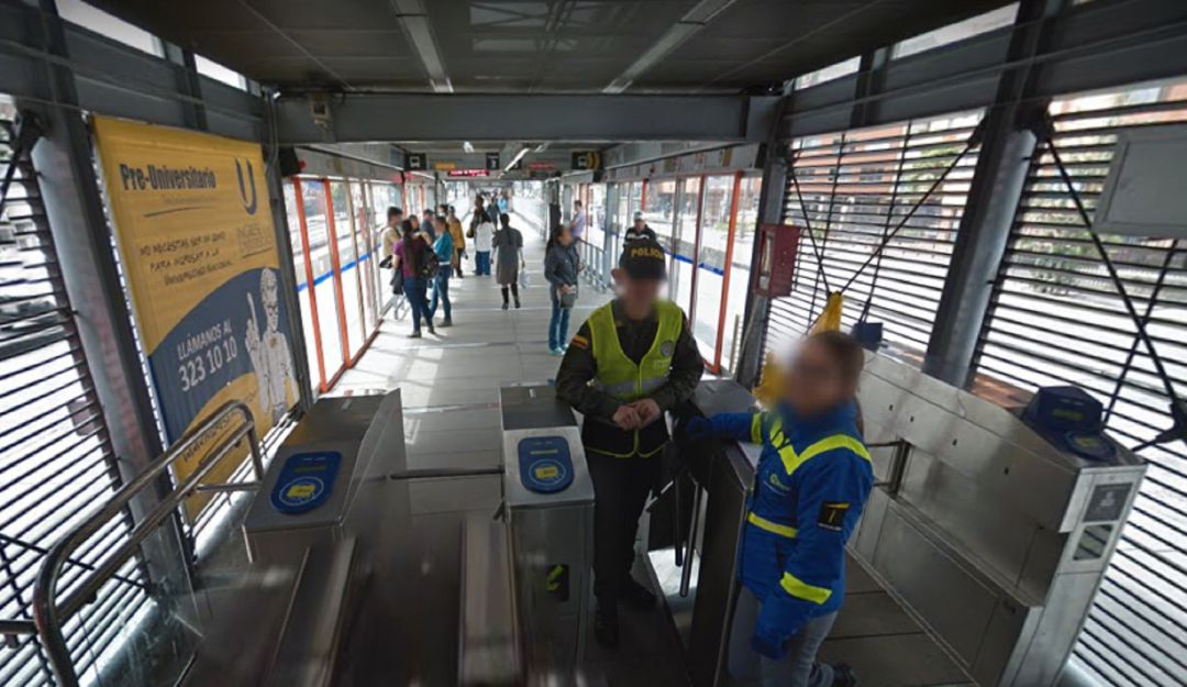 Estudiantes de la U. Distrital protagonizaron 'colatón' en Transmilenio: "Evadir, no pagar, otra forma de luchar", estudiantes en 'colatón' de TM