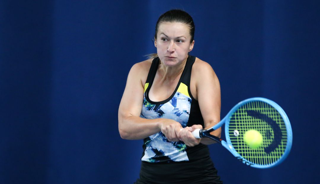 La tenista Dalila Jakupovic en un partido del abierto de Nottingham