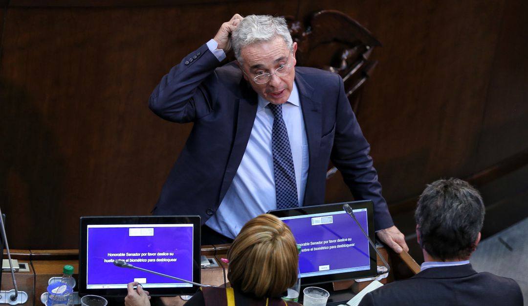 Semana dice que Álvaro Uribe Vélez no fue mencionado por chuzadas: Semana dice que Álvaro Uribe Vélez no fue mencionado por la revista