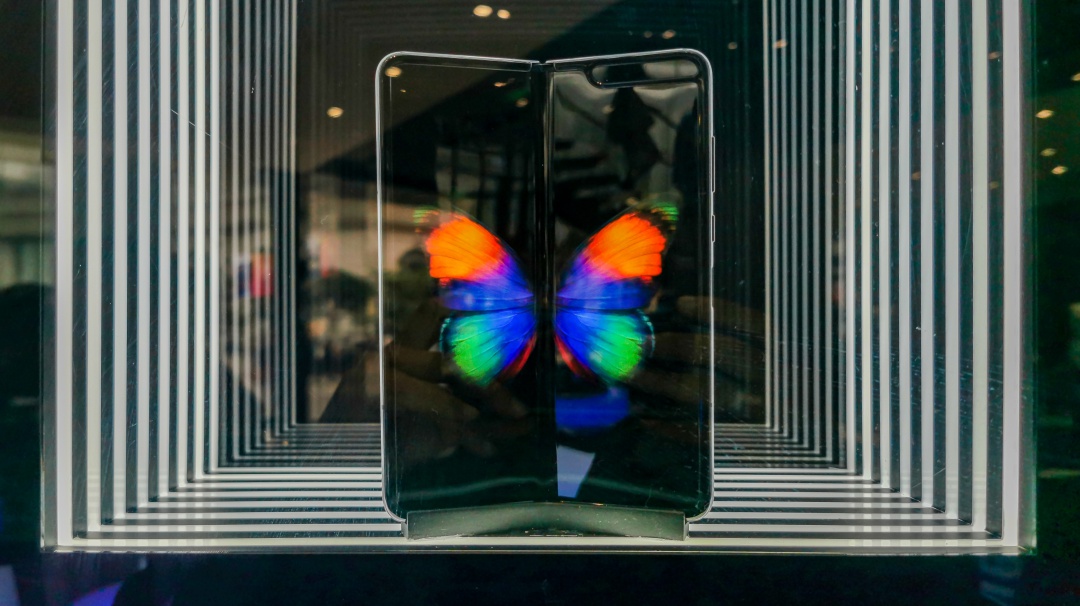 Se agotó en preventa primer celular flexible en Colombia