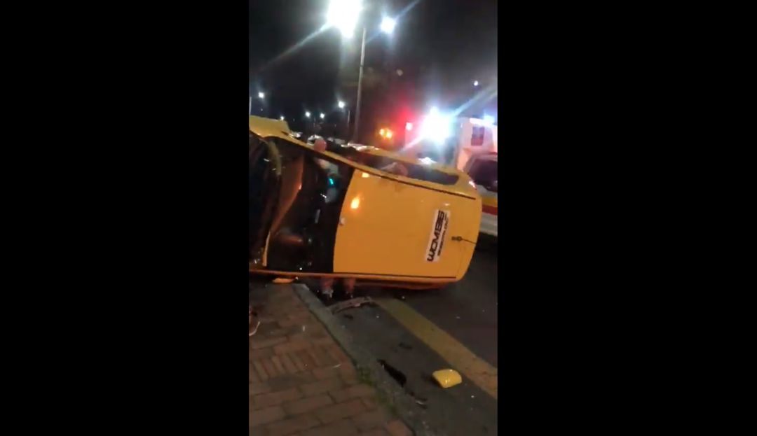 Taxi embiste a dos motos en la calle 80 y deja un muerto