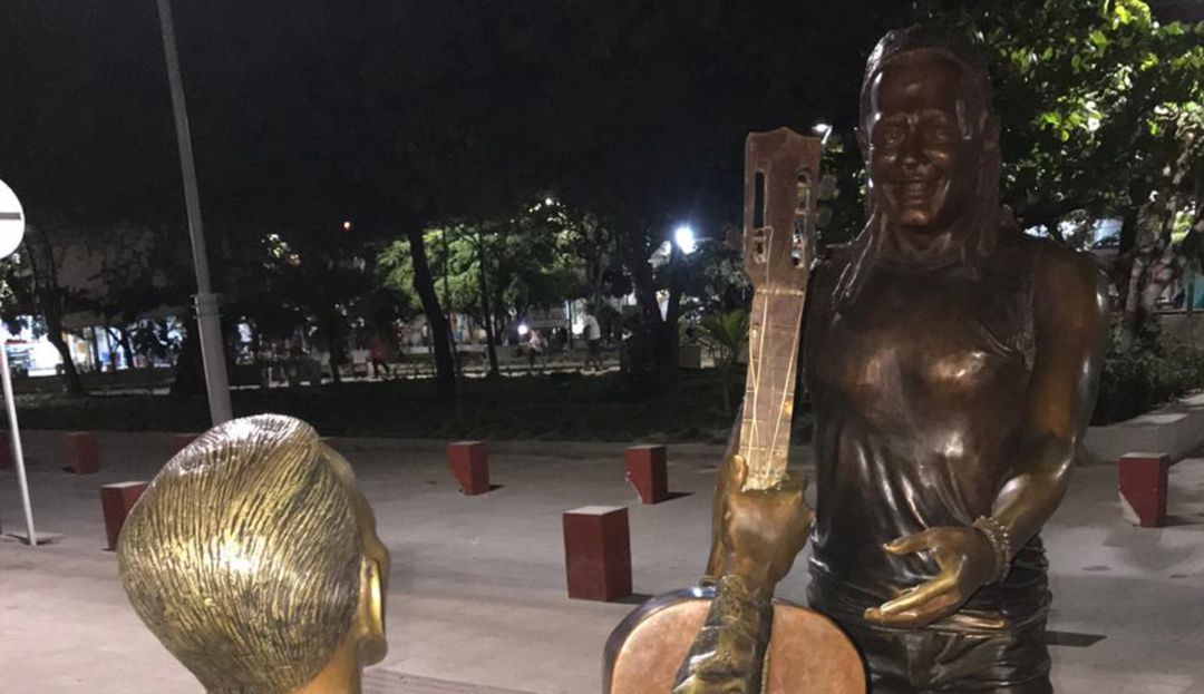 Estatua de Carlos Vives en Ciénaga, Magdalena no se parece al original
