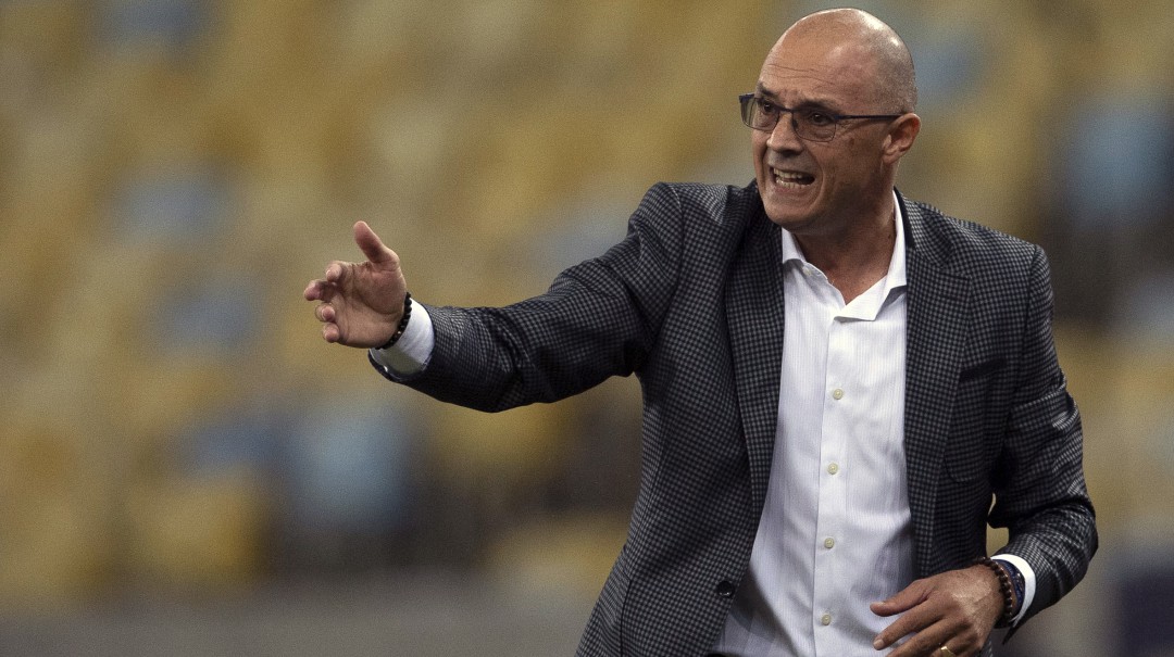 Arias: "Deseo que Dinenno se quede, pero si se quiere ir, nada que hacer"