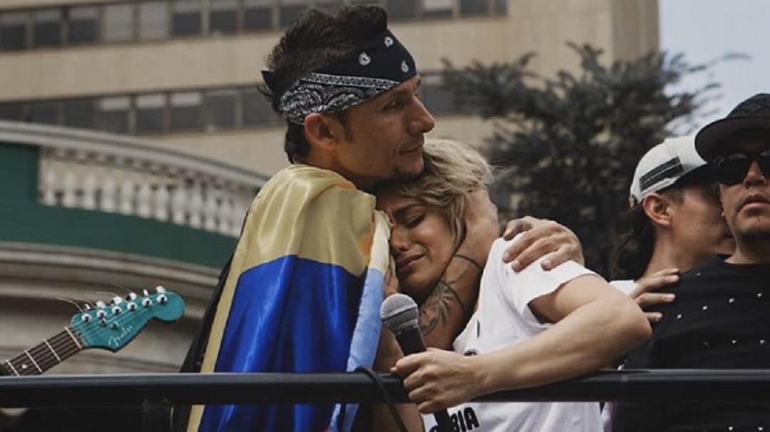 Denuncian censura contra cantante Adriana Lucía por activismo
