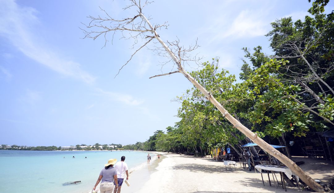 Inició el proceso de consulta para reglamentar playas en Barú