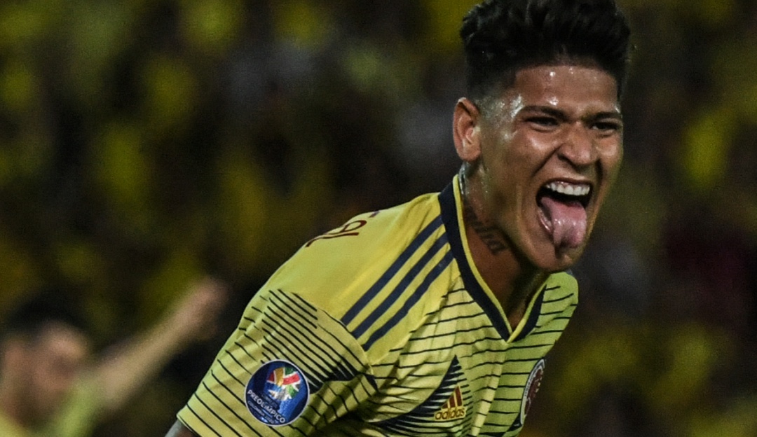 Jorge Carrascal Ronaldinho Selección Colombia: Carrascal: "Siempre he admirado a Ronaldinho, intento aprenderle cosas"