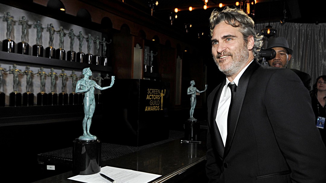 ¿Por qué? Joaquín Phoenix visitó matadero de cerdos luego de ganar el SAG