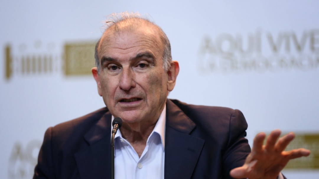 De la Calle responde a supuestas inconsistencias con dineros en su campaña