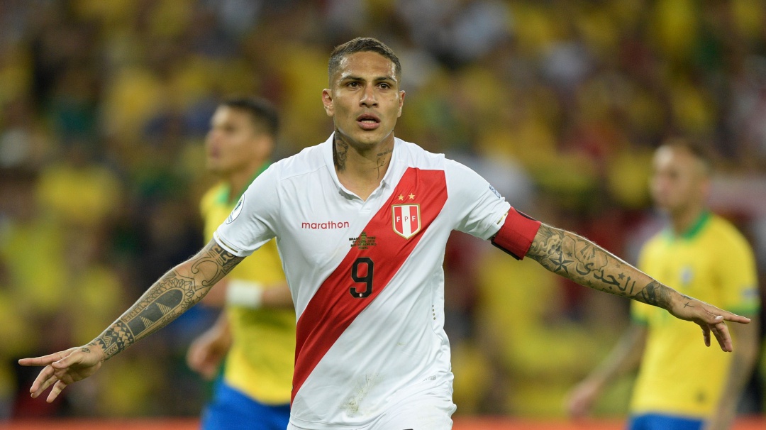 Paolo Guerrero y sus opciones de llegar a Boca Juniors