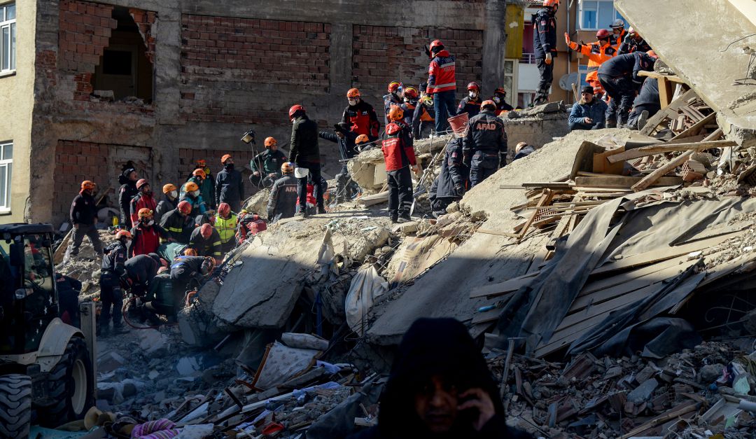 Terremotos Turquía: Al menos 21 muertos y más de mil heridos por terremoto en Turquía