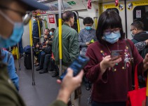 56 muertos y 1.975 contagiados por el coronavirus en China