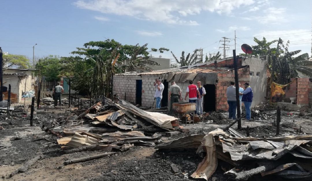 Alcaldía Cartagena atiende damnificados incendio Chambacú: Alcaldía de Cartagena atiende a damnificados de incendio en Chambacú