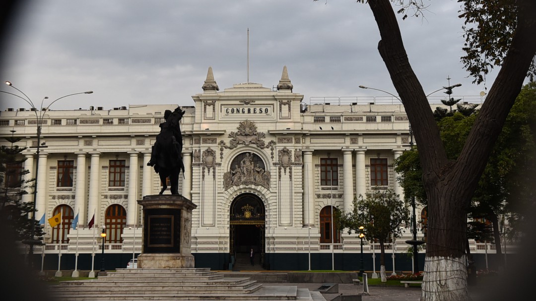 Peruanos empiezan a votar en las elecciones legislativas adelantadas