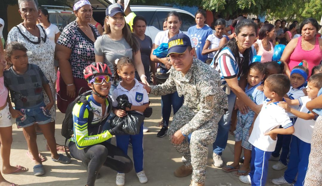 Kit escolares Montes de María: Armada de Colombia entregó Kit escolares en los Montes de María