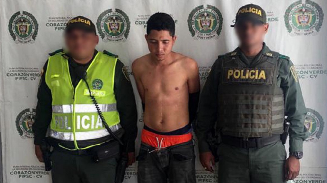 Hombre se ocultó en un palo de mango para no ser capturado en Cartagena
