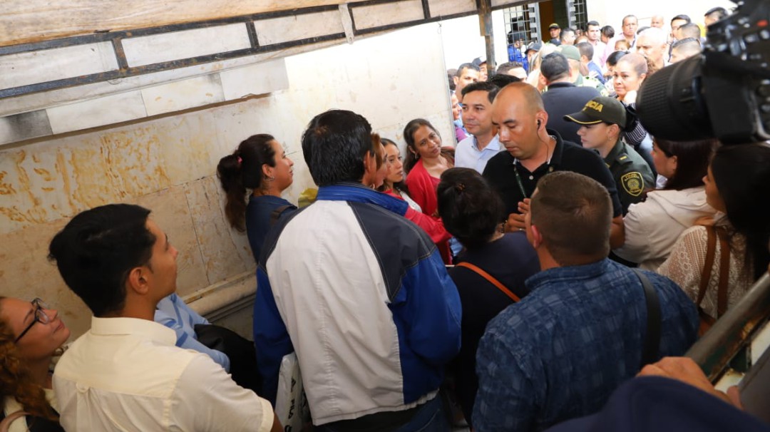 Todos quieren hablar con Hurtado