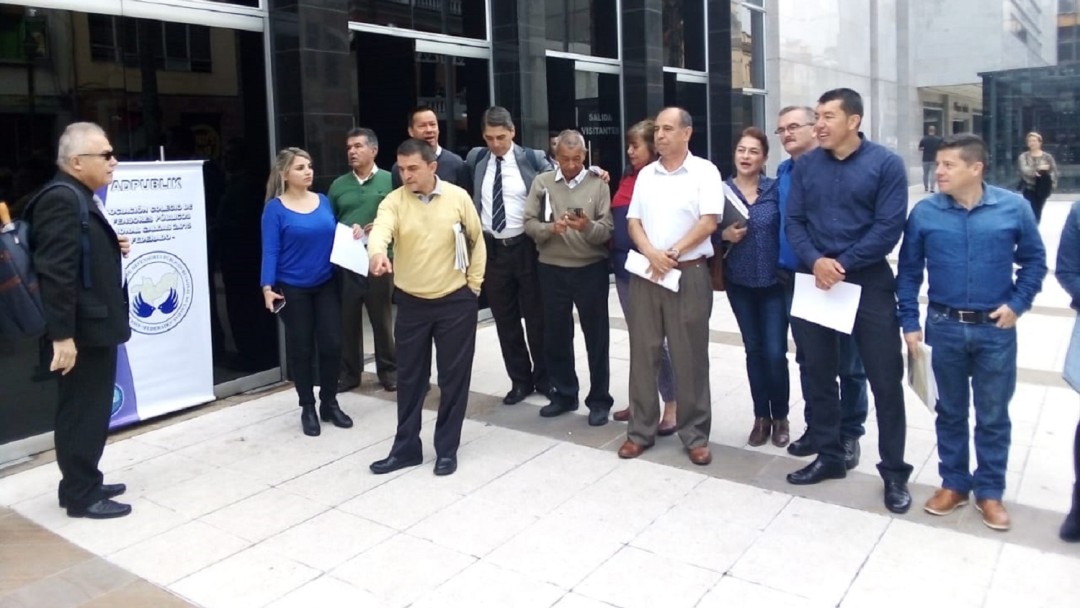Asociación de Defensores Públicos hacen plantón en Manizales