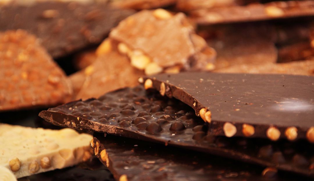 Chocolate amargo lo hace vanidoso: El chocolate amargo lo haría más "vanidoso y egoísta" afirma estudio
