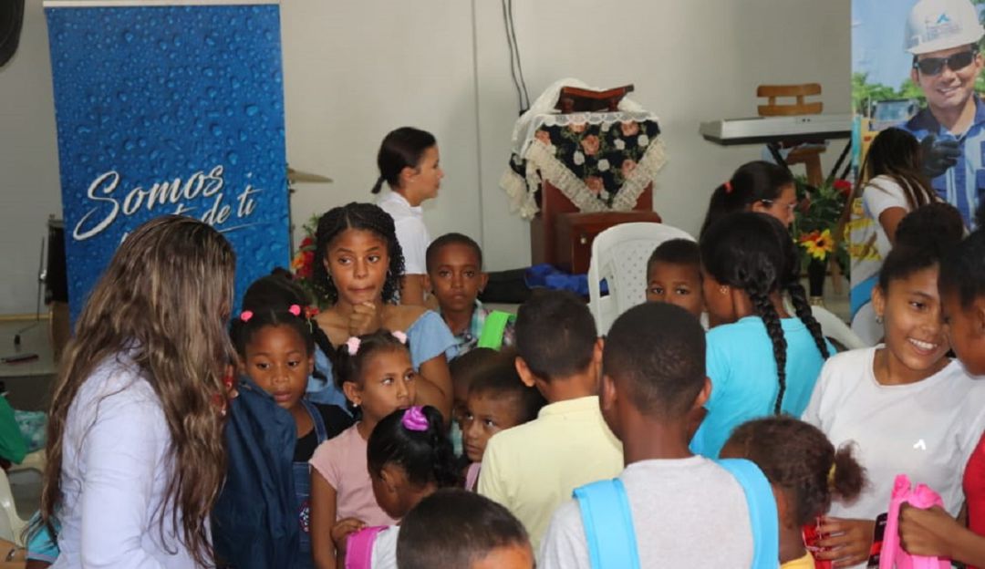 Aguas de Cartagena: 3.000 kits escolares donados por Aguas de Cartagena