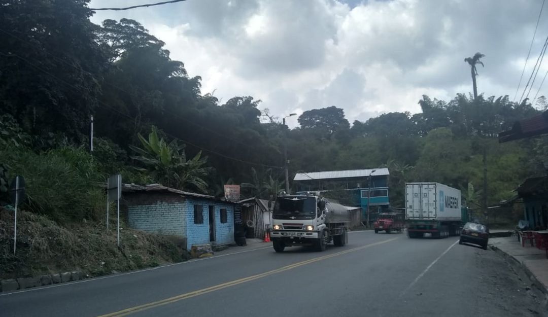 Cierre vía La Línea: Transportadores afectados por problemas de movilidad en la vía a La Línea