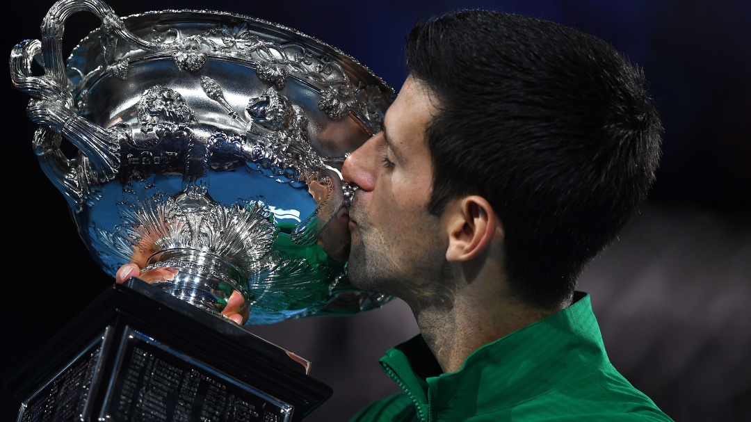 Djokovic ganó su octavo título de Australia y volvió al número 1 del mundo