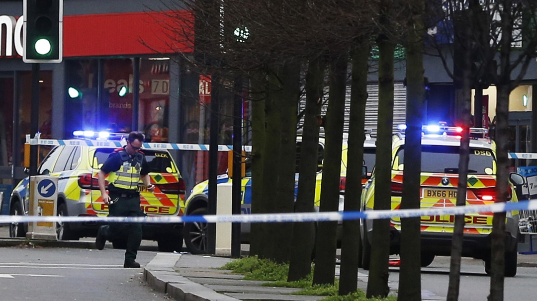 ¡Terror en Londres! Hombre apuñaló a varias personas