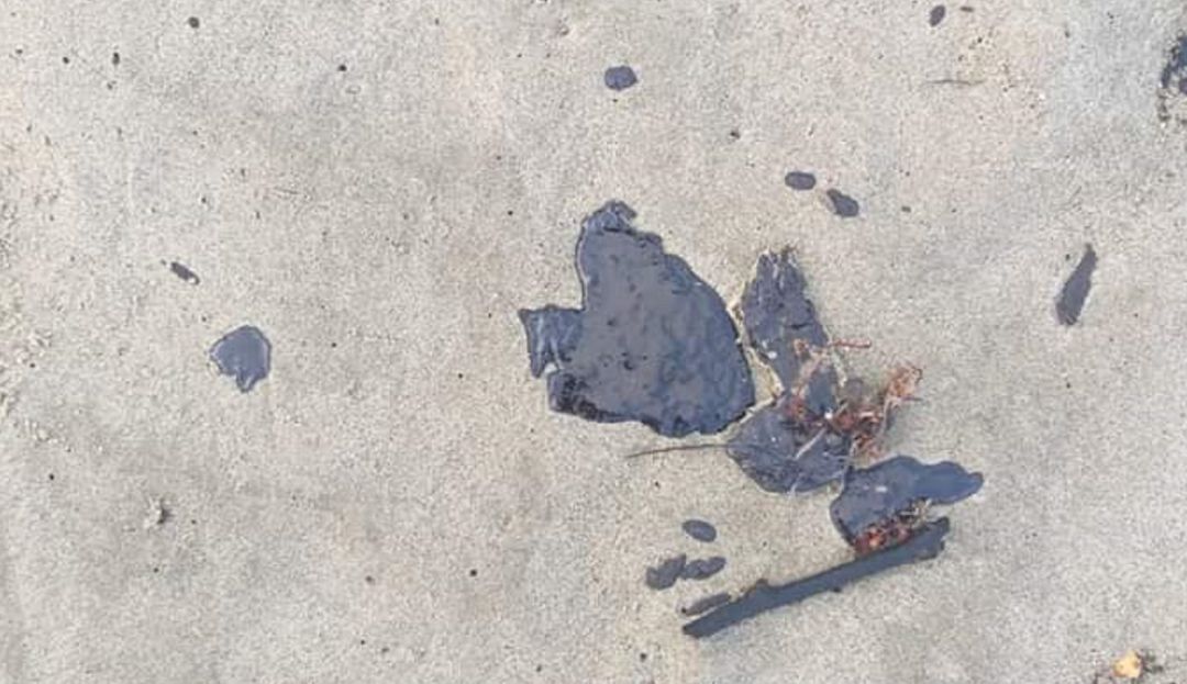 Aparecen manchas en playas de San Juan de Urabá y Arboletes
