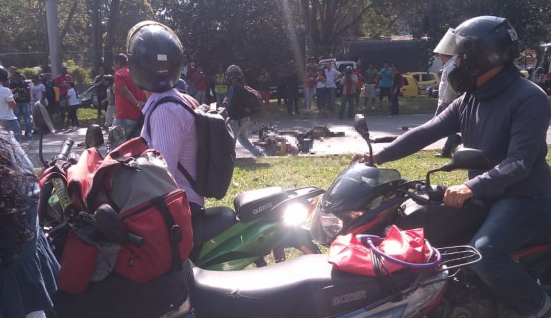 En accidente de tránsito mueren tres miembros de una familia en Medellín: En accidente de tránsito mueren tres miembros de una familia en Medellín