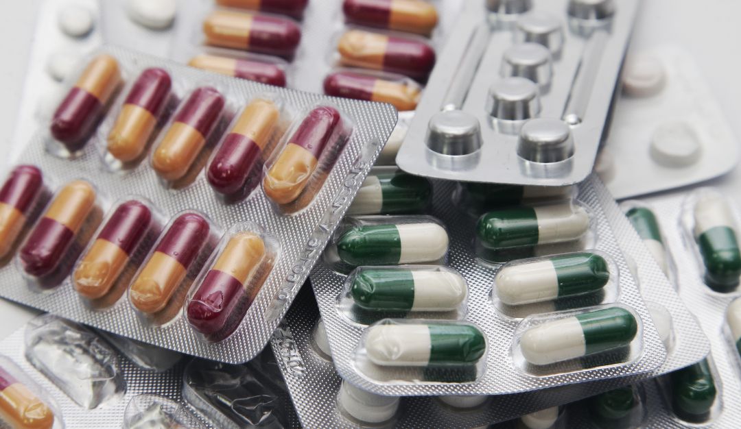 Contraloría destapa inexplicables sobrecostos en medicamentos