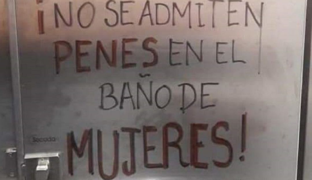 Mensajes discriminatorios contra trans en baños de mujeres de Univalle: Mensajes discriminatorios contra trans en baños de mujeres de Univalle
