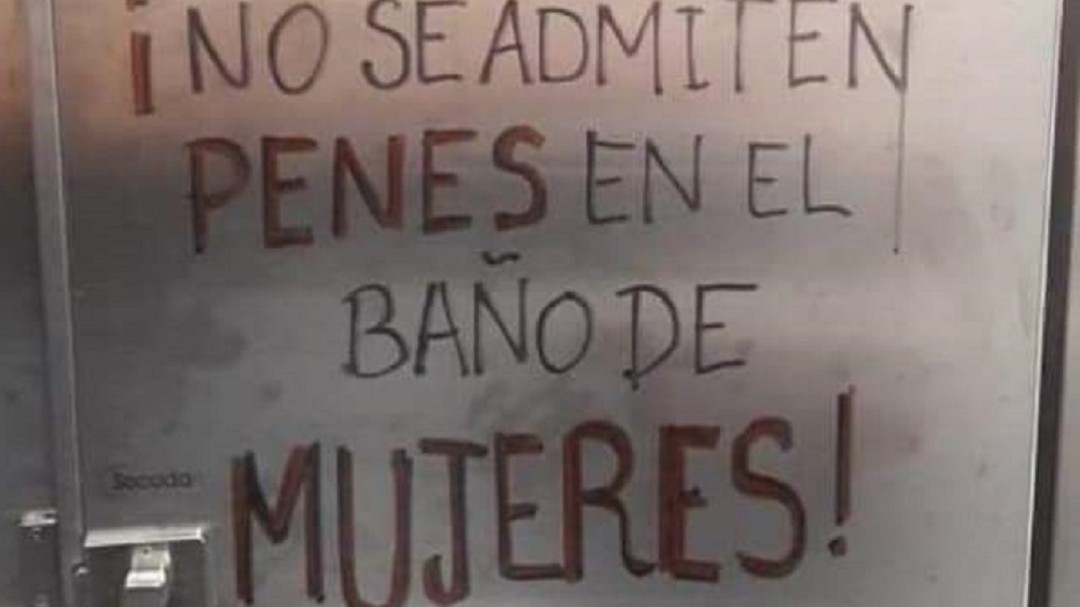 Mensajes discriminatorios contra trans en baños de mujeres de Univalle