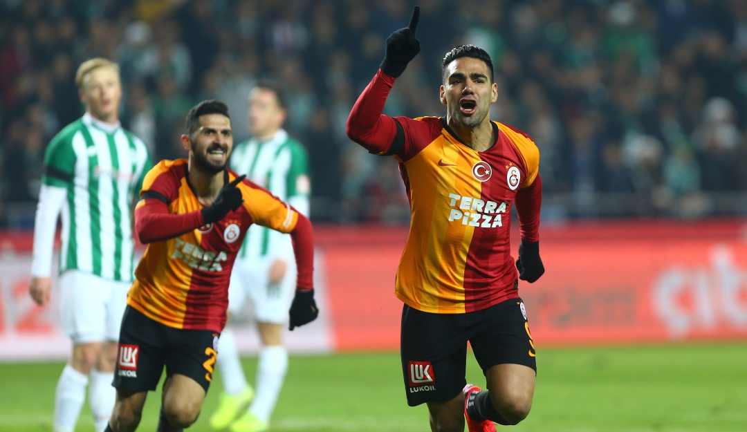 Falcao trabajos de campo: Falcao ya hace trabajos de campo junto a los fisioterapeutas